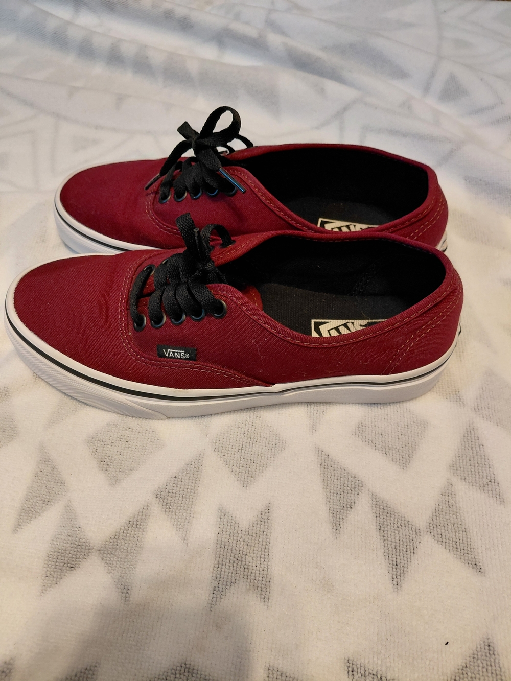 Vans Burgundy Canvas Low-Top Sneakers with Black Laces - Picture 2 of 5